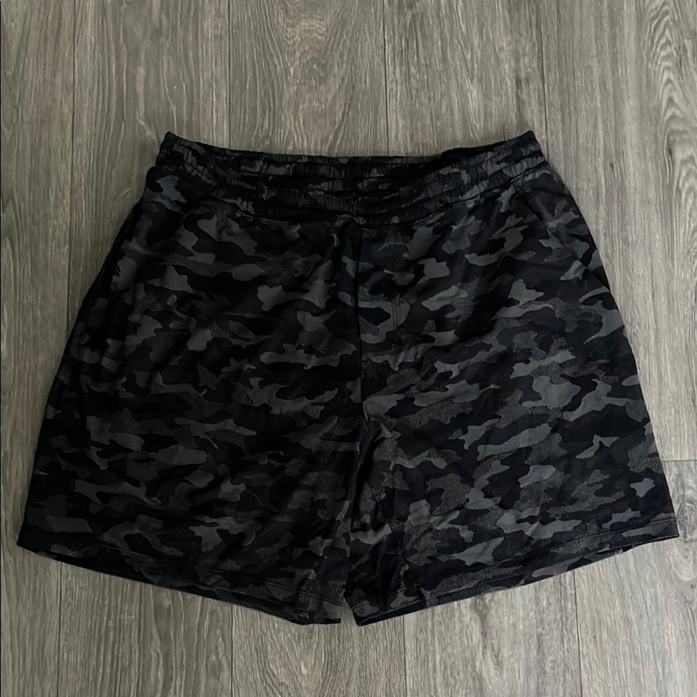 Lululemon Men’s Pace Breaker Shorts Black Camouflage